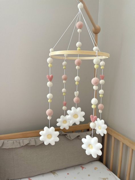 Baby Mobile/nursery Felt Mobile/felt Mobile/felt Daisy/daisy - Etsy Australia Daisy Nursery, Felt Daisy, Stars Baby Mobile, Felt Baby Mobile, Diy Baby Mobile, Baby Mobile Felt, Flower Felt, Daisy Daisy