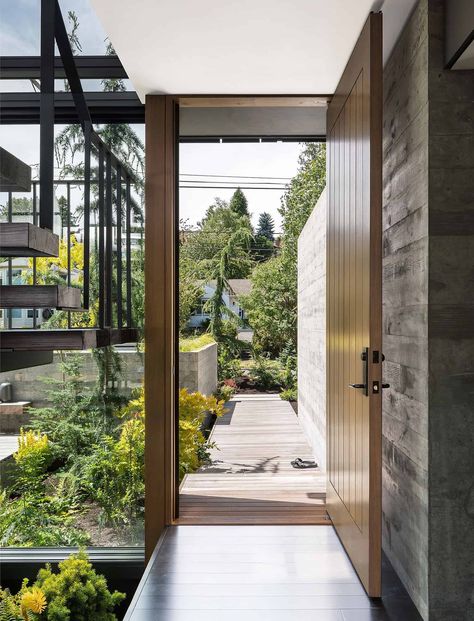 This urban sanctuary in Seattle connects with its natural environment Active Couple, Board Formed Concrete, Wooden Walkways, Concrete Fireplace, Seattle Homes, Outdoor Dining Spaces, Washington Usa, Concrete Structure, Open Layout