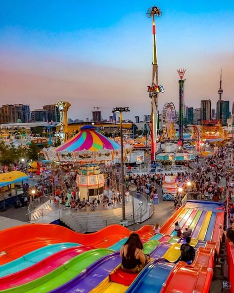 Summer In Toronto, Toronto Travel Guide, Toronto Travel, Outdoors Tattoo, Parc D'attraction, Explore Canada, Summer Bucket Lists, Summer Feeling, The Last Day