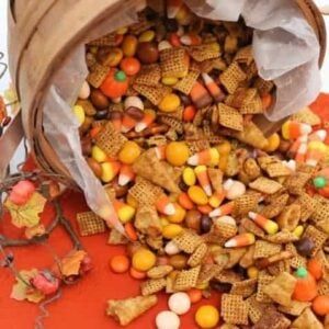 Pumpkin Spice Snack Mix - Princess Pinky Girl Pumpkin Spice Snack Mix, Pumpkin Spice Snack, Sweet Chex Mix, Sweet Chex, Princess Pinky Girl, Pinky Girl, Quick Easy Desserts, Cheesecake Bites, Chex Mix