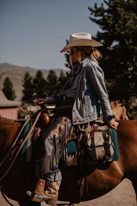 Ranch Girl Aesthetic, Family Ranch Aesthetic, Ranch Family Aesthetic, Ranch Attire, Ranch Photoshoot, Ranch Aesthetic, Ranch Cowgirl, Ranch Bronc Riding, Ranch Girl