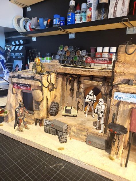 Star Wars Legion Diorama, Star Wars Diorama Diy, Starwars Diorama, Diaroma Ideas, Star Wars Diorama, Droid Depot, Mos Eisley, Diorama Ideas, Star Wars Diy