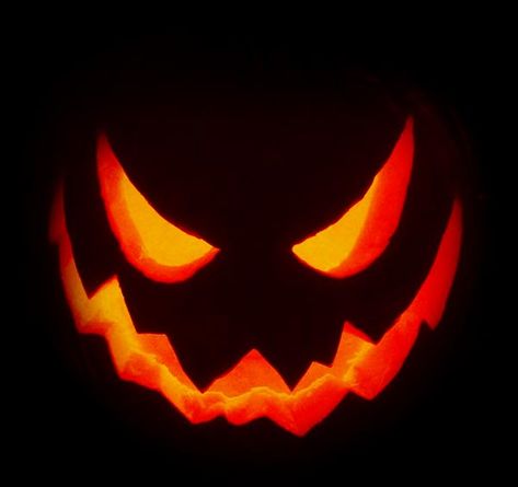 Pumpkin Faces Ideas, Pumpkin Carving Aesthetic, Carving Aesthetic, Scary Pumpkin Carving Patterns, Pumpkin Face Carving, Halloween Pumpkin Painting, Scary Pumpkin Faces, Creative Pumpkin Painting, Cute Pumpkin Carving