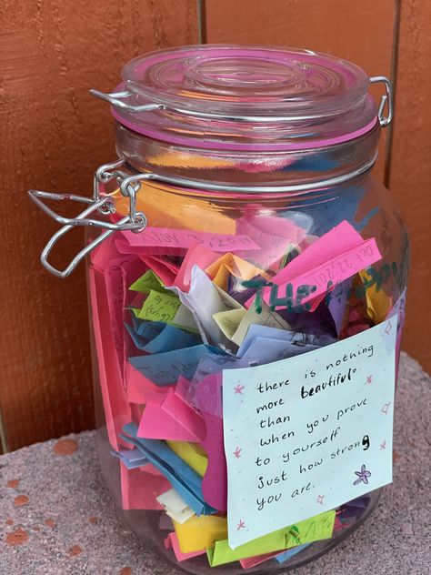 A happiness jar is nothing but a jar, filled with moments of gratitude, memories worth remembering, motivation for a future you, etc. Encouragement Jar, Happiness Jar, 365 Jar, Jar Of Notes, Gratitude Jar, Happy Jar, Memory Jar, Drinking Jars, Happy Notes