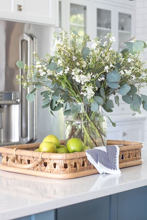 kitchen island decor cane tray, flowers and apples Island Centerpiece Ideas, Kitchen Island Centerpiece, Kitchen Island Styling, Lilypad Cottage, Kitchen Staging, Kitchen Dining Room Combo, Decoration Plants, Kitchen Countertop Decor, Unique Kitchen Design