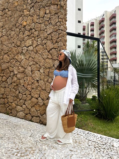 Beach Outfits Pregnant Women, Pregnant Beach Style, Miami Maternity Outfits, Pregnant Pool Outfit, Beach Outfit For Pregnant Women, Maternity Swim Outfits, Pregnancy Cruise Outfits, Maternity Street Style Summer, Vacation Outfits Pregnant