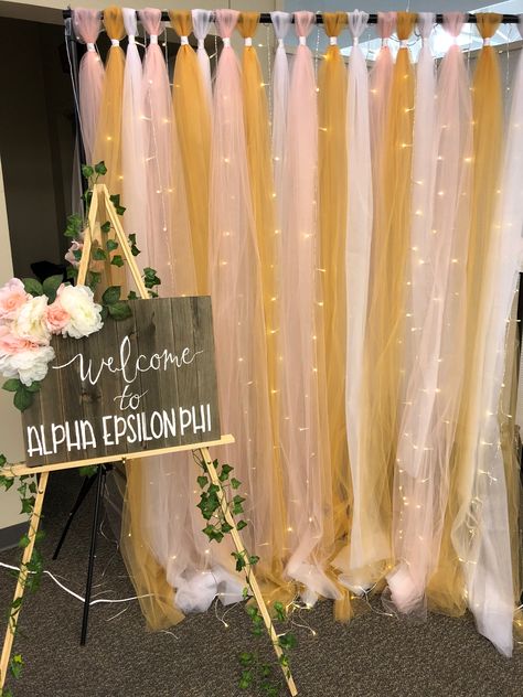 Sorority Event Decor, Preference Night Decorations, Sorority Formal Decorations Ideas, Sorority Table Decorations, Sorority House Interior Design, Recruitment Preference Round, Sorority Event Decorations, Sorority Photo Backdrop, Sorority Recruitment Rooms