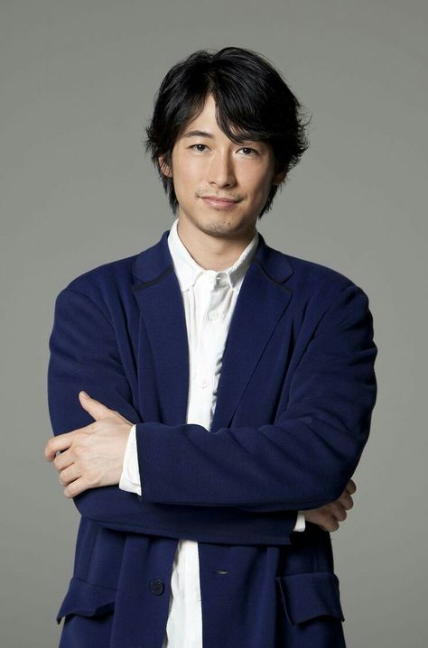 Dean Fujioka Formal Photoshoot Men, Business Man Photography, Professional Profile Pictures, Dean Fujioka, Japanese Man, Profile Photography, Headshot Poses, Brand Photography Inspiration, Corporate Portrait