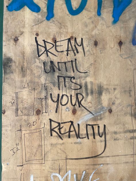 Dream nyc street art motivational quote Street Motivation Quotes, Art Is Everywhere, Street Art Nyc, Dream Until Its Your Reality Aesthetic, Graffiti Quotes Inspirational, Quotes On Street, Aesthetic Graffiti Quotes, Gangsta Photos, Big Dreams Aesthetic