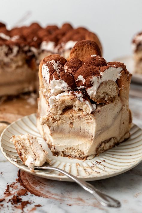 This ultra silky and rich tiramisu cheesecake combines the best of tiramisu and cheesecake- and all dairy free and made without eggs! We have layers of homemade ladyfingers soaked in espresso with an espresso swirled mascarpone cheesecake batter that's topped with creamy dairy free whipped cream and a hefty dusting of cocoa powder. The perfect pick-me-up dessert to show off at any holiday party! Homemade Ladyfingers, Random Desserts, Mascarpone Cheesecake, Dairy Free Whipped Cream, Tiramisu Cheesecake, Vegan Tiramisu, Vegan Whipped Cream, Dessert Aux Fruits, Tiramisu Recipe