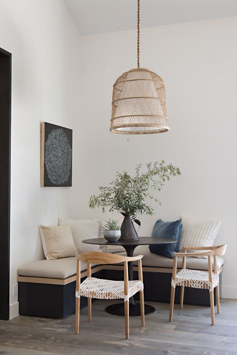 Friday Inspiration: Full of Life - Studio McGee Friday Inspiration, Nook Ideas, Kitchen Nook, Dining Nook, Dining Room Inspiration, Small Dining, Decor Minimalist, Breakfast Nook, Dining Room Design