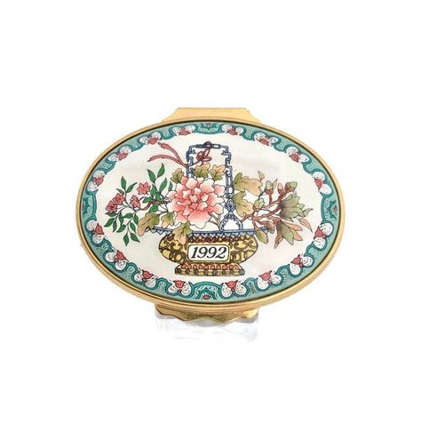 HALCYON DAYS 1992 Enamel Box | Bilston & Battersea Enamels | Collectible Halcyon Boxes | Special Occasion Gift | 28th Anniversary Gift by AtoZCherishedVintage on Etsy 28th Anniversary, 29th Anniversary, 30th Anniversary Gifts, Master Artists, Asian Vintage, Basket Of Flowers, Halcyon Days, English Antiques, Peach Flowers