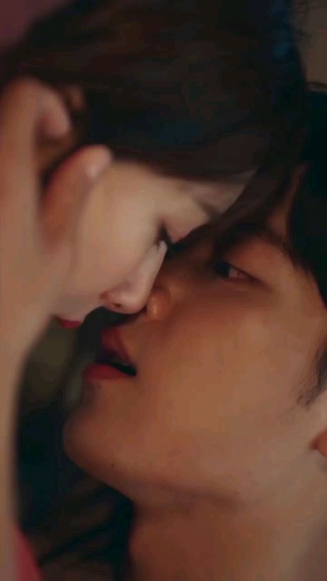 max_kd_fanpage on Instagram: This scene lives in mind rent free🦋 DRAMA NAME : The oath of love FOLLOW for more :@max_kd_fanpage #kdrama #koreanlove #koreandrama… Romance Movie Scenes, The Oath Of Love, Oath Of Love, Drama Name, Korean Drama Romance, Drama Ideas, Romantic Kiss, Cute Couples Cuddling, Korean Drama Songs