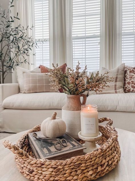 Organic Boho Living Room, Living Room Designs Fall, Natural Tones Living Room, Modern Fall Home Decor, Center Peices, Neutral Fall Decor, Fall Living Room, Autumn Decoration, Start Living