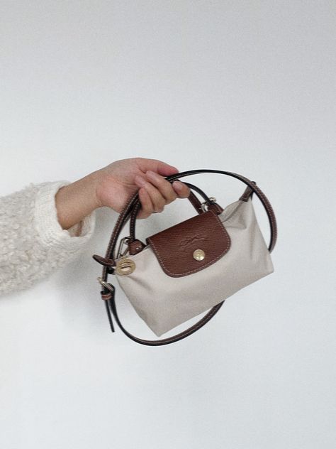 Such a cute and iconic mini cross body bag 😍 Long Champ Mini Bag Outfit, Longchamp Mini Pouch, Long Champ Bag Mini, Long Champ Mini Bag, Mini Longchamp Bag Outfit, Long Champ Bag Outfit, Cross Over Bags, Mini Longchamp Bag, Longchamp Pouch