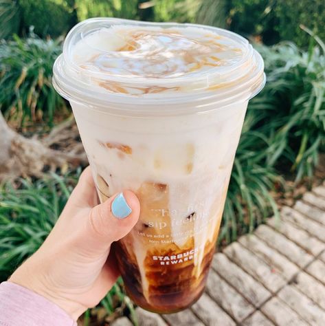 Alex Drummond Reviews Starbucks Secret Menu Drinks Salted Caramel White Mocha, White Mocha Cold Brew, Starbucks Hidden Menu, Mocha Cold Brew, Iced White Chocolate Mocha, Starbucks Hot Chocolate, Starbucks Fall Drinks, Best Starbucks Drinks, Pumpkin Spice Cream