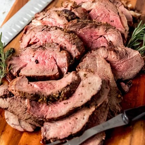 Easy Beef Tenderloin Roast With Creamy Horseradish Sauce - House of Nash Eats Easy Beef Tenderloin, Beef Tenderloin Roast Recipes, Whole Beef Tenderloin, Creamy Horseradish, Slow Cooker Korean Beef, Creamy Horseradish Sauce, Christmas Main Dishes, Beef Tenderloin Roast, Tenderloin Roast