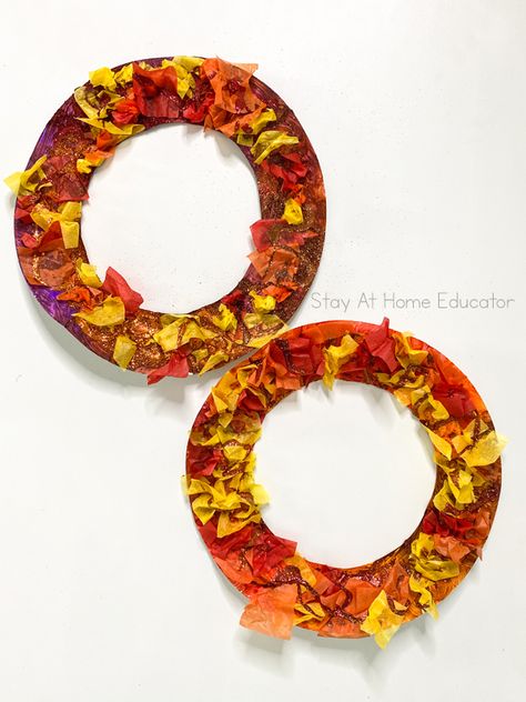 Fall Wreath Craft Preschool, Paper Plate Wreaths For Kids, Paper Wreath Fall, Fall Wreath Craft, Fall Process Art, Tissue Paper Wreath, Plate Wreaths, Tissue Paper Wreaths, Process Art Preschool