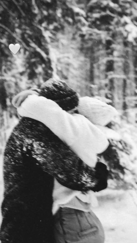 Winter Couple Pictures, Couple Photography Winter, Shooting Couple, Snow Couple, Snow Photoshoot, Winter Couple, Snow Pictures, Winter Photoshoot, Winter Engagement Photos