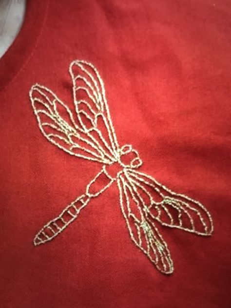 Embroidery On Pockets, Broderie Aesthetic, Embriodary Design Ideas Easy, Fly Embroidery, Easy Hand Embroidery, Dragonfly Embroidery, Embroidery Dragonfly, Bug Embroidery, Embroidery Butterfly