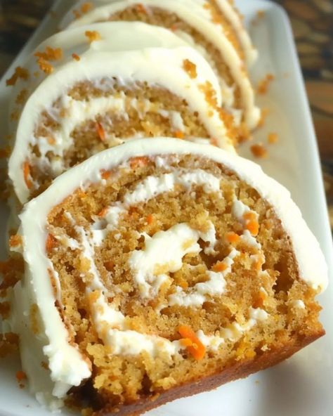 Carrot Cake Roll with Cream Cheese Frosting Filling - MmmRecipes : Easy and Delicious Recipes Carrot Cake Roll Recipe, Carrot Cake Roll, Keto Carrot Cake, Sweets For Diabetics, Carrot Spice Cake, Dessert Parfait, Easy Carrot Cake, Cake Roll Recipes, Pumpkin Roll