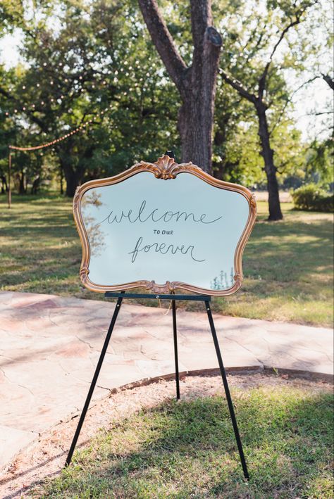 Western Sign In Table, Antique Boho Wedding, Classic Western Wedding, Western Wedding Signage, Western Elegant Wedding, Cowgirl Editorial, Western Bridal Shower Ideas, Antique Wedding Decor, Elegant Western Wedding