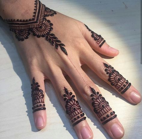 Mehndi Designs Simple Tikki, Mehndi Designs Tikki, Tikki Design, Tikki Mehndi Design, Simple Henna Designs Hand, Tikki Mehndi, Henna Designs Back, Cute Henna Designs, Hand Mehndi Designs