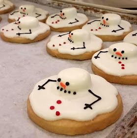 Melted Snowman Cookies, Winter Baking, Melted Snowman, Snowman Cookies, Christmas Snacks, Christmas Cooking, Decorated Cookies, Yummy Cookies, Baby Quilt