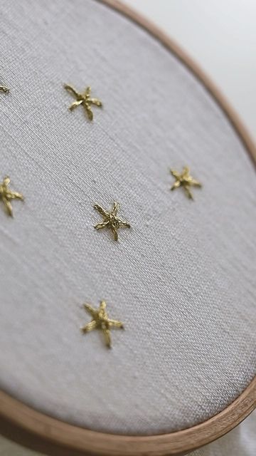 Small Star Embroidery, Easy Star Embroidery, Hand Embroidery Star Stitch, Embroidery Designs Stars, Gold Star Embroidery, How To Stitch A Star, Embroidery Patterns Stars, Christmas Star Embroidery, Star Bead Embroidery