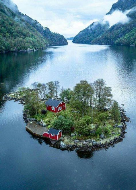 Red Houses, Body Of Water, Island Home, Alam Yang Indah, Agra, Scandinavia, Amazing Nature, Wonderful Places, Beautiful World