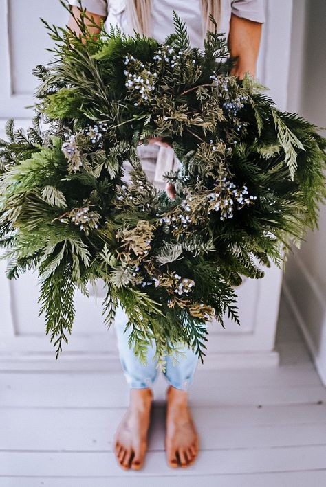 How To Make A Christmas Wreath Evergreen, Making A Real Christmas Wreath, Fresh Winter Wreath, Fresh Pine Wreath Diy, Juniper Wreath Diy, Evergreen Wreath Diy, How To Make An Evergreen Wreath, Diy Real Wreath, Christmas Evergreen Wreaths