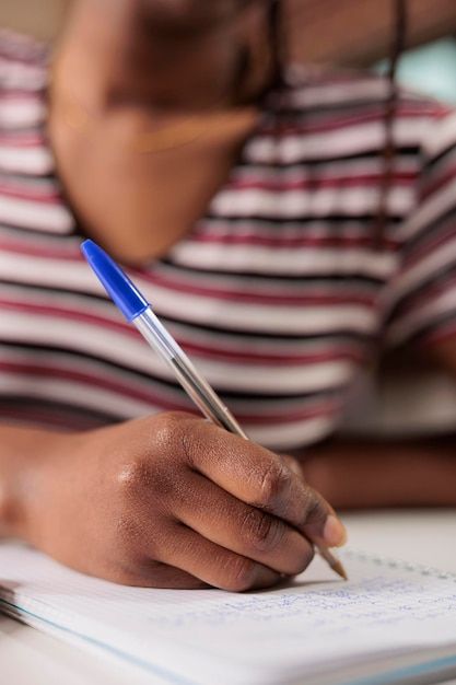 Free photo african american woman hand w... | Free Photo #Freepik #freephoto #student-writing #student-exam #school-exam #exam-preparation Black Teenage Girl, Student Exam, Doing Homework, Woman Hand, Wallpaper Girly, Notes Planner, Hand Writing, Taking Notes, Do Homework