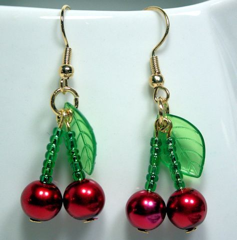 Tassen Hanger, Cherry Jewelry, The Frugal Crafter, Jewelry Video, Christmas Jewelry Diy, Anting Manik, Earrings With Beads, Beaded Earrings Diy, Easy Jewelry