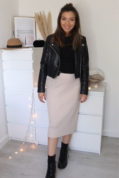 Long Skirt Combat Boots Outfit, Pencil Skirt And Combat Boots, Over The Ankle Boots Outfit, Ankle Boots Outfit Skirt, Long Pencil Skirt Outfit, Skirt And Combat Boots Outfit, Long Pencil Skirt Outfits, Granola Style, Combat Boot Outfits