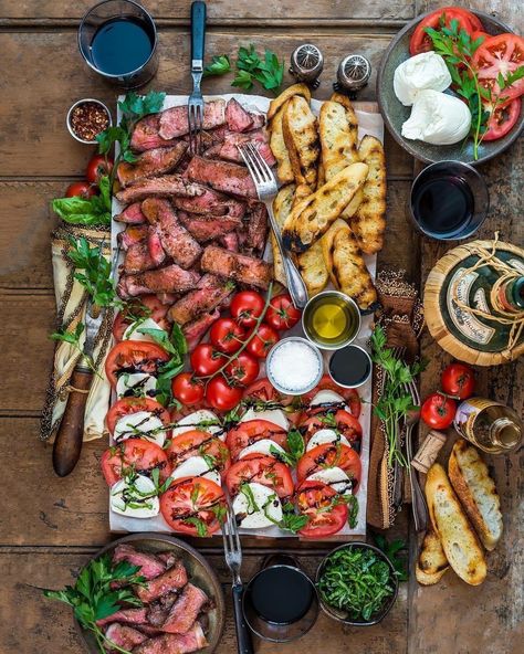 Buffet Food Ideas Dinner, New Years Eve Charcuterie Board Ideas, Food Platters Presentation, Dinner Charcuterie, Dinner Boards, Crowd Pleasers Recipes, Steak Board, 2024 Holidays, Party Food Table