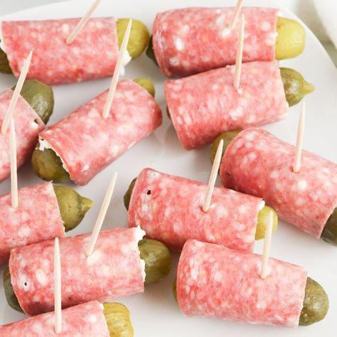 Pickle Roll Ups Lebanon Bologna Roll Ups, Simple Relish Tray Ideas, Pickle Tray Ideas Parties, Pickleball Party Food, Pickle Bachelorette Party, Pickle Tray Ideas, Pickle Themed Birthday Party, Pickle Charcuterie Board, Pickle Charcuterie