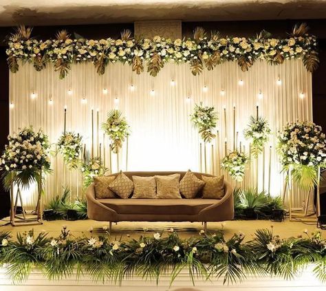 Outdoor Reception Decorations, Marriage Hall Decoration, Wedding Reception Bar, Reception Decoration Ideas, Hay Bale Seating, Cake Engagement, Wedding Decorations Ideas, Engagement Stage Decoration, Nikah Decor