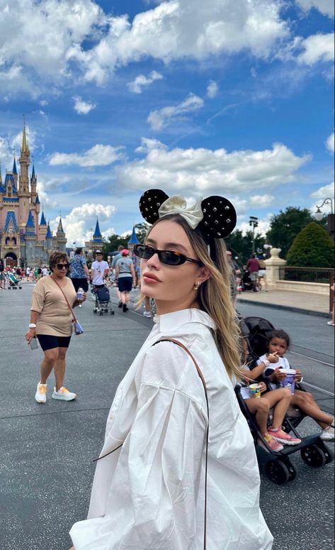 Disneyworld Outfits, Disney Poses, Disney Trip Outfits, Disney Outfits Women, Post Insta, Cute Disney Outfits, Disneyland Photos, Disney Photo Ideas, Disney World Pictures