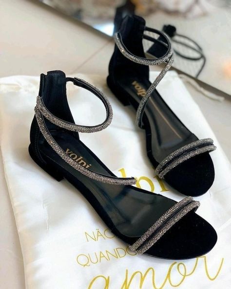 Brandy Makeup, Bridal Sandals Heels, Fancy Sandals, Pretty Sandals, Fashion Shoes Heels, Shoes Heels Classy, Fashion Vocabulary, Bridal Sandals, Heels Classy