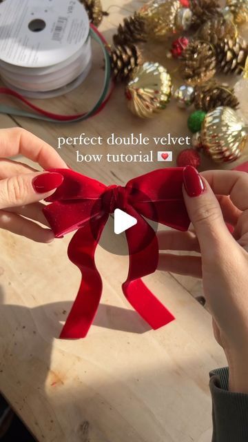 Diy Tree Bows Christmas Ornament, Red Ribbon Decorating Ideas, Bow For Ornament, Christmas Tree Ideas Red Bows, Christmas Ornament Bows Diy, How To Make Tree Bows, Window Bows Christmas, Easy Diy Bows For Wreaths Step By Step, Big Ribbon Bows Diy Tutorials