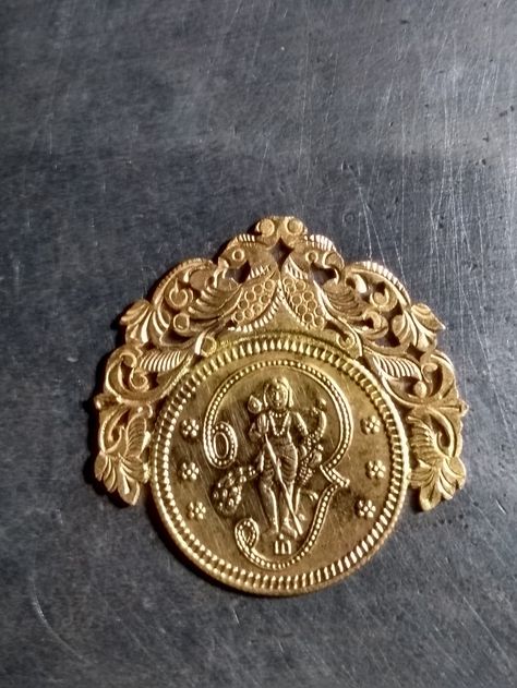 Murugan Pendant Gold, Thanjavur Temple, Laxmi Ganesh, Gold Dollar, Gold Earrings Indian, Gold Jhumka Earrings, New Gold Jewellery Designs, Hindu Statues, Goddess Decor