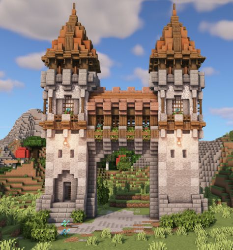 Minecraft Medieval City House, Minecraft Medieval City Ideas, Minecraft Village Plan, Wooden Castle Minecraft, Cool Minecraft Castles, Minecraft Castle Gate Ideas, Minecraft Castle Inspiration, Minecraft Castle Survival, Medivial Village Minecraft