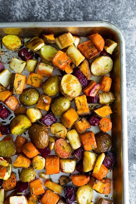 Vegetables For Easter, Healthy Roasted Vegetables, Roasted Fall Vegetables, Root Vegetables Recipes, Roasted Vegetables Oven, Roasted Vegetable Recipes, Roasted Root Vegetables, Roasted Beets, Thanksgiving Sides