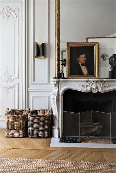 Parisian Fireplace, Parisian Decor, Parisian Interior, Interior Design Minimalist, French Style Homes, Fireplace Mantel Decor, Decor Studio, Salon Interior Design, Parisian Apartment