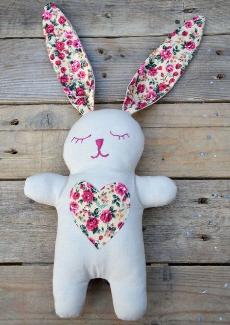 Snuggle Bunny, Diy Sy, Sewing Stuffed Animals, Trendy Sewing, Fabric Toys, Sewing Projects For Kids, Sewing Patterns For Kids, Sewing Dolls, Sewing Toys