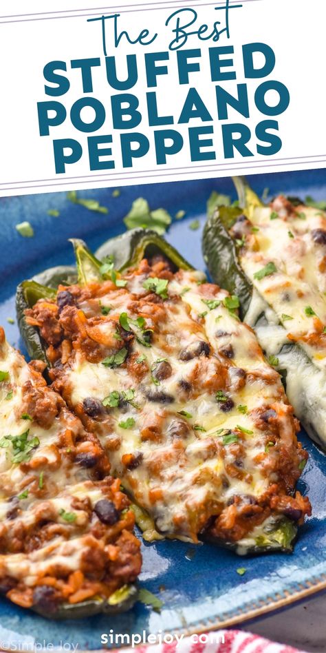 Easy Dinner Ideas With Vegetables, Carb Less Dinner, Stuffed Peppers Poblano, Stuffed Poblano Recipes, Stuffed Pasilla Pepper Recipes, Creamy Stuffed Peppers, Stuffed Relleno Peppers, Poblano Recipes Mexican Dishes, Mexican Food Recipes Dinners