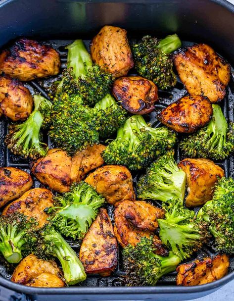 This flavorful Air Fryer Chicken and Broccoli recipe is so easy to make and can be ready in just about 30 minutes! Airfryer Chicken And Broccoli, Chicken And Broccoli Air Fryer Recipes, Chicken Broccoli Air Fryer Recipes, Air Fryer Dinner Recipes Chicken, Air Fryer Chicken Veggies, Chicken Broccoli Air Fryer, Chicken And Broccoli Air Fryer, Air Fryer Dinner Ideas Healthy, Chicken Tenderloin Meal Prep