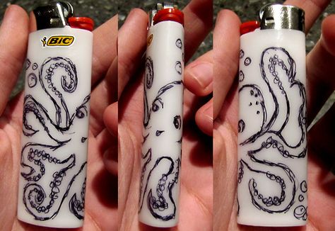 lighter Sharpie Lighter Art, Doodles On Lighter, Painting Lighters Diy, White Lighter Aesthetic, Painted Lighter Ideas, Drawing On Lighter, Cool Lighters Designs, Lighter Designs Sharpie, Diy Lighter Design