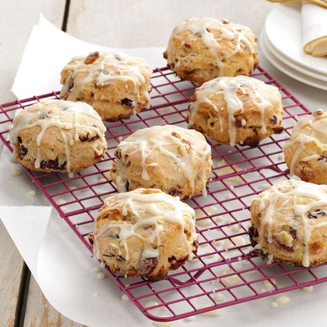 Glazed Cranberry Biscuits Recipe -My family likes biscuits for breakfast. One Sunday, I decided to make those golden goodies extra special by adding white chips, dried cranberries and a simple orange glaze. Cranberry Biscuits, Best Biscuit Recipe, Cranberry Bread Recipes, Freezer Jam Recipes, Homemade Biscuits Recipe, Cheesy Biscuit, Homemade Buttermilk Biscuits, Southern Biscuits, Creamed Leeks