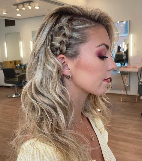 Shoulder Length Hairstyle with Accent Braid Front Hair Braided Back Out, Half Up Half Down Medium Hair Wedding, Side Hair Formal, Bridesmaid Hair Down With Braid On Side, Maid Of Honor Hairstyles Medium Half Up, Matron Of Honor Hairstyles Updo, Hairstyles With Pins On Side, Braided Side Hairstyles, One Side Pulled Back Wedding Hair